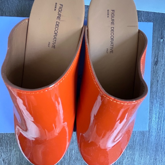 NWB FIGURE DECORATIVE ORANGE CLOGS/ITALY/PATENT LEATHER/39IT-8US/UNIQUE - Picture 14 of 16